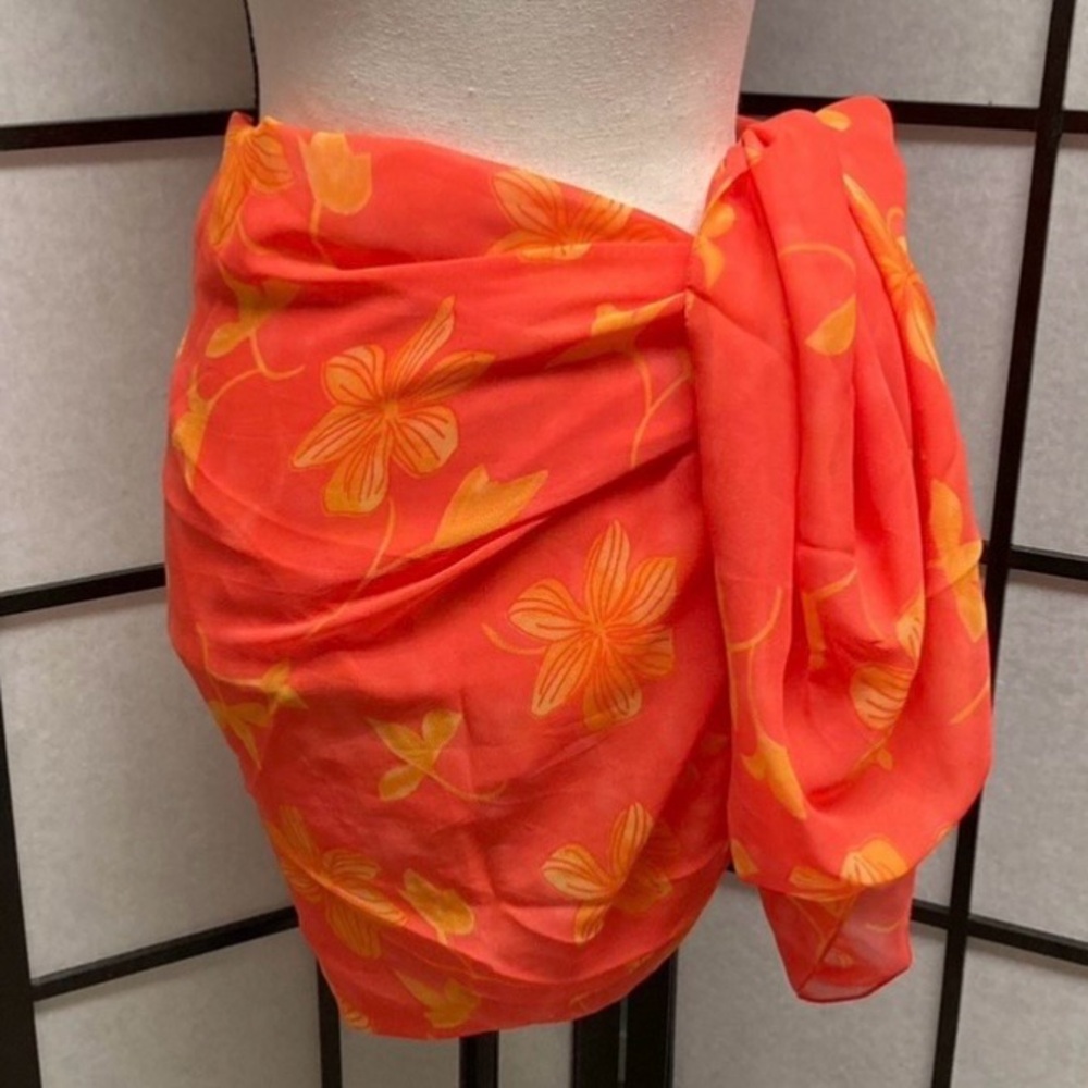 NWOT Lady Juliet sarong/pareo, with matching travel pouch. 43 x 70 in. - Picture 8 of 14